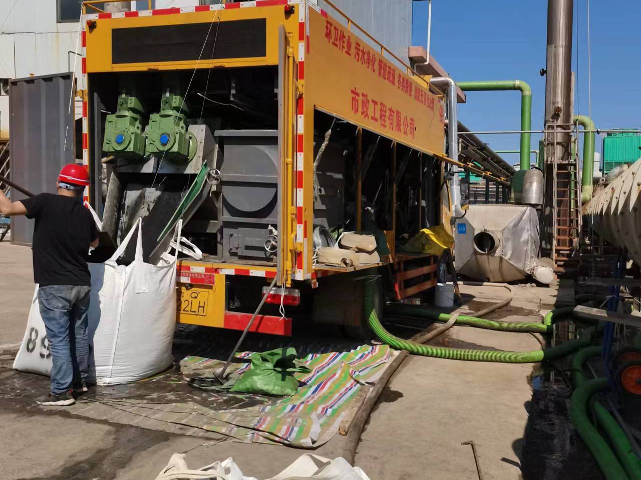 唐县淤泥压干处理