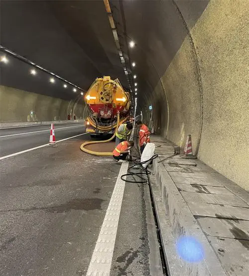 唐县隧道排水渠清淤